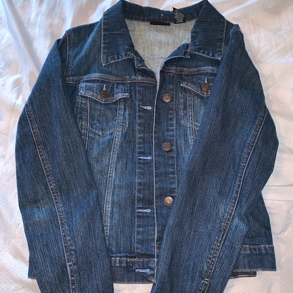 New York and Company fitted cropped jean jacket